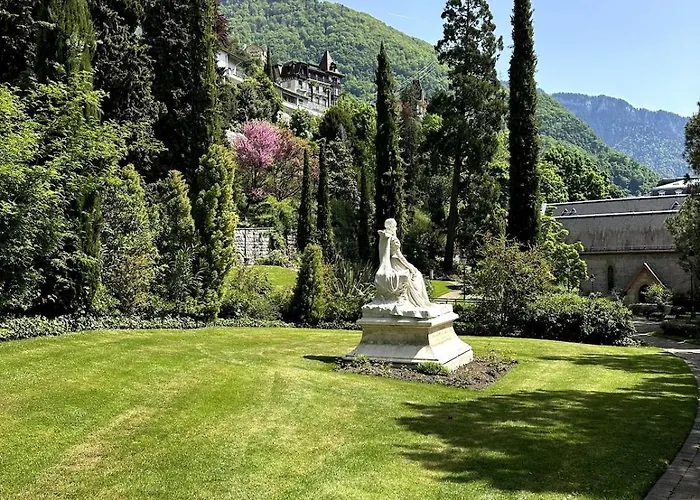 Eleve Collection - Riviera Escape Apartment *